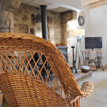 Le Moutat-la Cave Holiday home *