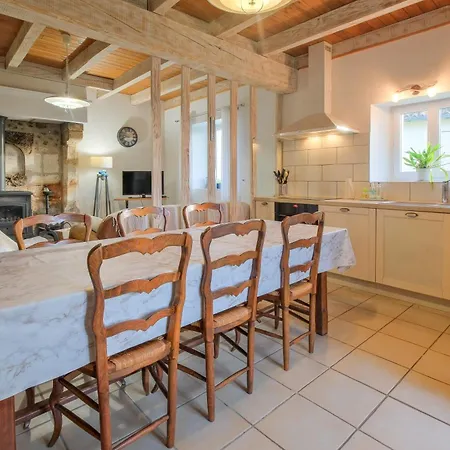 Le Moutat-la Cave Holiday home *
