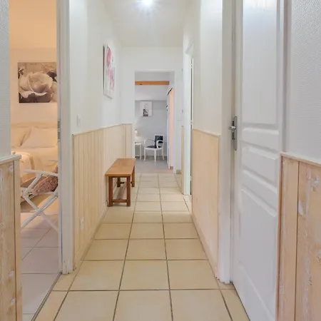 Le Moutat-la Cave Holiday home *