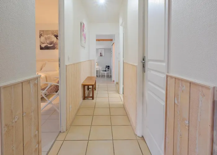 Le Moutat-la Cave Semesterbostad